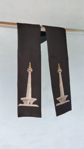 Syal Lambang Jakarta: Aksesori Pakaian Unik untuk Cukin Monas