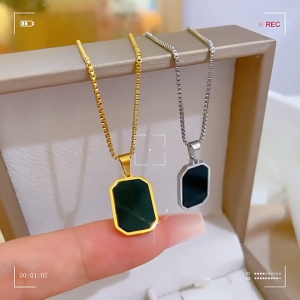 Nicedays🍒Kalung Persegi Hitam Titanium 18K untuk Wanita Liontin Anti Luntur Aksesori Hadiah Pernikahan Kalung AZ257