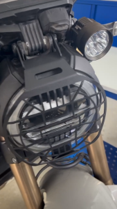 Bảo vệ đèn CB650 che đầu đèn dành cho Honda CB650 được cắt chấn CNC thép nguyên tấm.