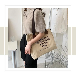 Qkkshop  ห้ามพลาด กระเป๋าแฟชั่น ทรงโท้ท ขนาดใหญ่ แบบสี่เหลี่ยม พิมพ์ลายตัวอักษร สุดคลาสสิค มีมา 3 สี งานดี วัสดุคุณภาพ บอกเลยว่าคุ้มมม