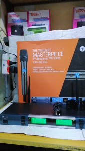 THE WIRELESS MASTERPIECE PROFESSIONAL MICROPHONE UHF TOSUNRA KMC8