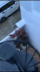 tangga putar pijakan plat warna hitam kokoh