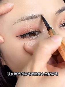 ที่คุณค้นพบด้วย "ติดทนนาน สีน้ำตาลเข้มธรรมชาติ กันน้ำ ดินสอเขียนคิ้วแบบหมุนดินสอเขียนคิ้วสีทอง ดินสอเขียนคิ้วกันน้ำ 2 in 1 หัวเรียวเล็ก มีแปรงปัดคิ้วในตัว ดินสอเขียนคิ้ว