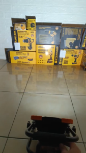 Đèn LED chiếu sáng dùng pin STARKER Đức  chân pin phổ thông  bảo hành 6 tháng