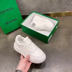 YYTRTRW Korean Fashion White Rubber Sneakers for Women Thick bottom Increase height shoes for girl