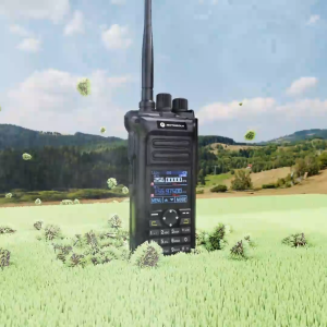 【หูฟังฟรี】วิทยุสื่อสาร Motorola GT 10  เครื่องส่งรับวิทยุแบบมืออาชีพกำลังสูง VHF/UHF วิทยุเอฟเอ็ม ความจุขนาดใหญ่ 6800mAh 128ช่อง Walkie-Talkie Type-C Charge กลางแจ้ง/ในร่ม 15 กม