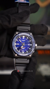 Jam Tangan Pria Casio MW-620H-2A Blue Dial Black Resin Band