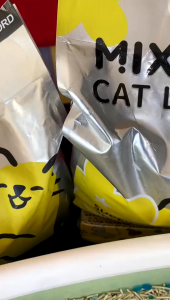 6L Natural Tofu Cat Litter Mixed Bentonite Cat Litter Eliminates Odor Fast Clumping and Hypoallergenic