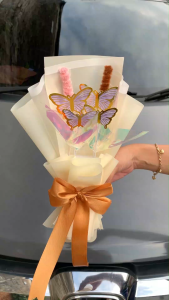 BUKET BUNGA WISUDA / BUCKET KUPU-KUPU WISUDA / KADO ULANG TAHUN ACARA ANNIVERSARY ROMANTIS HADIAH VALENTINE