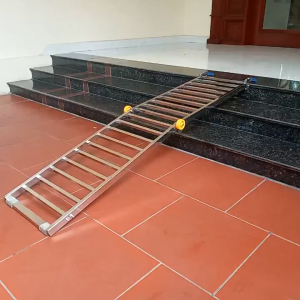 Thang dắt xe máy inox. KT 225x45cm ( bảo hành 12 tháng )