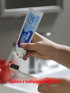 (2cup)Rak dispenser odol tempat sikat botol sabun dilengkapi dengan gelas/Bathroom Shelves