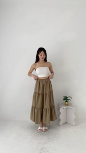 Mengenal Rok Layer Taupe & Rok Linen: BAGGU Nakia Layer Skirt\\n\\n Apa Itu Rok Layer Taupe & Rok Linen?\\n\\n Apa Itu Rok Layer?\\n\\nRok layer adalah rok yang memiliki beberapa lapisan yang ditempatkan satu di atas yang lain, biasanya dengan panjang yang berbeda-beda. Model rok layer ini saat ini sedang populer dan banyak diminati oleh para wanita yang mencari penampilan yang unik dan menarik. Rok layer taupe dari BAGGU Nakia Layer Skirt adalah salah satu pilihan yang bisa Anda coba.\\n\\n Apa Itu Rok Linen?\\n\\nRok linen adalah rok yang terbuat dari bahan linen, yaitu serat alami yang diperoleh dari tanaman flax. Bahan linen memiliki tekstur yang halus dan nyaman digunakan, serta sifatnya yang menyerap keringat membuat rok linen cocok untuk dikenakan di cuaca panas. Rok linen taupe dari BAGGU Nakia Layer Skirt adalah contoh rok linen yang bisa Anda pertimbangkan.\\n\\n Mengapa Pilih Rok Layer Taupe & Rok Linen?\\n\\nRok layer taupe dan rok linen memiliki beberapa kelebihan yang menjadikannya pilihan yang baik untuk penampilan sehari-hari maupun acara formal. Pertama, rok layer taupe dan rok linen memiliki desain yang unik dan menarik, sehingga bisa membuat penampilan Anda terlihat lebih modis. Kedua, bahan linen yang digunakan membuat rok ini nyaman digunakan dan tidak mudah kusut. Ketiga, warna taupe yang netral memudahkan Anda untuk mengombinasikannya dengan berbagai jenis atasan dan sepatu.\\n\\n Cara Memilih Rok Layer Taupe & Rok Linen yang Tepat\\n\\n Mengenal Ukuran Rok Layer Taupe & Rok Linen\\n\\nSebelum membeli rok layer taupe atau rok linen, pastikan Anda mengetahui ukuran yang tepat untuk Anda. Ukuran rok bisa berbeda-beda tergantung pada merek dan model, jadi selalu periksa tabel ukuran sebelum membeli. Anda bisa menggunakan pengukuran badan Anda untuk menentukan ukuran yang paling sesuai.\\n\\n Menyesuaikan Warna Rok Layer Taupe & Rok Linen dengan Penampilan Anda\\n\\nWarna taupe yang netral memudahkan Anda untuk mengombinasikan rok layer taupe atau rok linen dengan berbagai jenis atasan dan sepatu. Anda bisa memilih warna atasan dan sepatu yang kontras atau senada dengan warna rok, tergantung pada penampilan yang Anda inginkan.\\n\\n Tips Membeli Rok Layer Taupe & Rok Linen Online\\n\\nJika Anda memutuskan untuk membeli rok layer taupe atau rok linen secara online, ada beberapa hal yang perlu diperhatikan. Pertama, pastikan Anda mengetahui ukuran yang tepat untuk Anda. Kedua, periksa ulasan pelanggan sebelum membeli. Ketiga, pastikan situs web yang Anda gunakan aman dan terpercaya.\\n\\n Cara Menggunakan Rok Layer Taupe & Rok Linen dalam Penampilan Anda\\n\\n Menggabungkan Rok Layer Taupe & Rok Linen dengan Atasan\\n\\nRok layer taupe dan rok linen bisa dikombinasikan dengan berbagai jenis atasan, seperti blus, kaos, atau kemeja. Anda bisa memilih warna atasan yang kontras atau senada dengan warna rok, tergantung pada penampilan yang Anda inginkan.\\n\\n Menggunakan Rok Layer Taupe & Rok Linen untuk Acara Formal & Tidak Formal\\n\\nRok layer taupe dan rok linen bisa digunakan untuk berbagai acara, baik formal maupun tidak formal. Untuk acara formal, Anda bisa mengombinasikan rok layer taupe atau rok linen dengan blus atau kemeja, serta sepatu heels. Sedangkan untuk acara tidak formal, Anda bisa mengenakan kaos atau atasan casual dengan sepatu sneakers.\\n\\n Menyesuaikan Rok Layer Taupe & Rok Linen dengan Sepatu Anda\\n\\nRok layer taupe dan rok linen bisa dikombinasikan dengan berbagai jenis sepatu, seperti heels, sneakers, atau flat shoes. Anda bisa memilih jenis sepatu yang sesuai dengan acara yang akan Anda hadiri dan penampilan yang Anda inginkan.\\n\\n Merawat Rok Layer Taupe & Rok Linen Agar Tetap Awet\\n\\n Cara Membersihkan Rok Layer Taupe & Rok Linen\\n\\nUntuk membersihkan rok layer taupe dan rok linen, Anda bisa mencucinya dengan tangan atau menggunakan mesin cuci dengan suhu air yang rendah. Hindari penggunaan deterjen yang mengandung pewarna atau bahan kimia yang keras, karena bisa merusak kain.\\n\\n Tips Menyimpan Rok Layer Taupe & Rok Linen\\n\\nUntuk menyimpan rok layer taupe dan rok linen, Anda bisa melipatnya dengan rapi atau menggantungnya di lemari. Hindari menyimpan rok dalam kotak yang lembab atau terkena sinar matahari langsung, karena bisa merusak kain.\\n\\n Menghindari Kerusakan pada Rok Layer Taupe & Rok Linen\\n\\nUntuk menghindari kerusakan pada rok layer taupe dan rok linen, hindari mengenakan rok saat berolahraga atau melakukan aktivitas yang berat. Juga hindari mengenakan rok saat cuaca hujan atau lembab, karena bisa merusak kain.\\n\\nDengan mengetahui cara memilih, menggunakan, dan merawat rok layer taupe dan rok linen, Anda bisa menikmati penampilan yang modis dan nyaman dengan BAGGU Nakia Layer Skirt.\n}