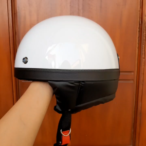 Helm Retro millenial Chips retro clasik original -pria/wanita retro dewasa  klasik Bogo retro chips Honda c70 murah- helm Chips warna putih glossy dan hitam glossy polos kacamata pet kaca datar free packing