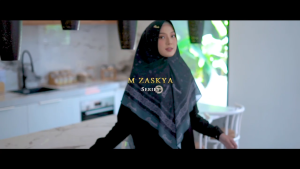 Gamis Syari Miranda Hitam by Bermerks Gamis Simple Elegant Terbaru Bahan Ceruty Babydoll All Size