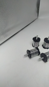 ลูกยางกันสะเทือนเครื่องหว่าน-พ่นปุ๋ย มี 2 แบบ