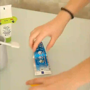 Toothpaste Squeezer 🦷 卡通牙膏挤压器 Pemerah Ubat Gigi Alat Picit Ubat Gigi Manua Comel Kartun Cartoon Cute Multifunction Portable Facial Cleanser