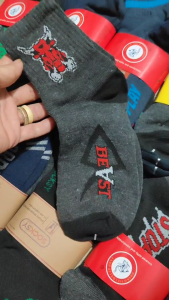 ถุงเท้าข้อกลาง ขนาดฟรีไซส์ คะละสีลาย มีให้เลือก 1โหล12คู่ เป็นผ้าใช้ดี ราคาถูกมีสินค้าพร้อมส่ง