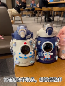 850ml ขวดน้ำเก็บความร้อน - เย็น สแตนเลส304 มีหูจับพกพาง่าย แถมสติ๊กเกอร์