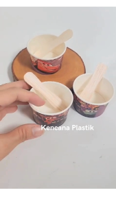 Cup Ice Cream Kertas 2.5oz Motif Random + Sendok Kayu Isi 50pcs l Paper Cup Es Krim 25oz