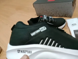 Sepatu Sneaker Sekolah Anak Anak Laki Laki Perempuan Cewek Cowok Warna Hitam Tali Perekat Rekat Velcro Kecil Tanggung Umur Usia PAUD TK SD SMP SMA Kelas 1 2 3 4 5 6 7 8 9 0 Tahun-GUDANGSEPATUDANTAS1027211640