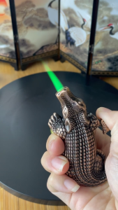 HCM Bật Lửa Khè Xài Gas Hình Con Cá Sấu Kim Loại Độc Lạ