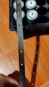 Kẽm nối cực pin 32650 sợi đơn. Đơn vị tính 05m kẽm dày 0.2mm khoảng cách lỗ 34.5mm