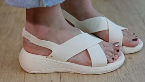 รองเท้าแตะแบบสวม รัดส้น สไตล์มินิมอล น้ำหนักเบา กันความชื้น ทนทาน รองรับสรีระได้ดี สวมใส่ได้ทุกโอกาส #sy182