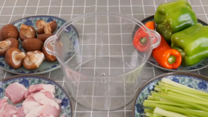 เครื่องปั่นหมู เครื่องบดหมู เครื่องปั่นพริก บดหมูผสมอาหาร ปั่นอาหารเตรียมอาหาร เครื่องบดสับไฟฟ้า สามารถใช้บด เนื้อสัตว์ เครื่องเทศ เมล็ดธัญพืชเปลือกแข็ง