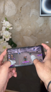 1 Pair (2pcs) Gamers Sweatproof Gloves Mobile Finger Sleeve Thumb Touchscreen Game Controller Phone Gaming