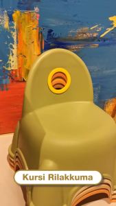 Kursi Anak Plastik Multifungsi Tumpuk Hemat Ruang Desain Ergonomis Mudah Disimpan