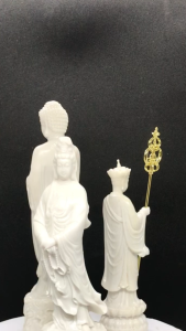 Bộ ba tam thánh dáng đứng (phật Thích Ca- Phật quan âm- phât Địa Tạng) chất liệu Đá đúc ( Nhiều màu sắc). Trang trí trên ô tô tiểu cảnh bonsai ghép lũa để bàn trà phòng khách bàn làm việc thờ cúng phong thủy…