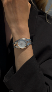 Đồng Hồ Thời Trang Nữ Bulova Surveyor Máy Pin 98P207 32mm