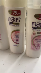 แชมพูเครียร์สีชมพู ขจัดรังแค ซากุระ เฟรช 65มล.