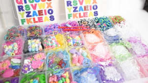 【MY STOCK】Girls Bracelet Making Kit Rubber Band Bracelet Kit DIY Crafts Loom Bracelet Making Kit 4400 Pieces With Storage Containers Amulets Y-Looms Crochets And S-Clips