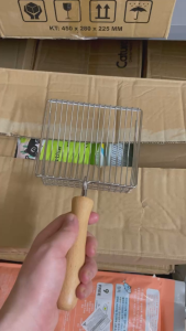 Xẻng cát mèo bằng kim loại lớn - cán gỗ