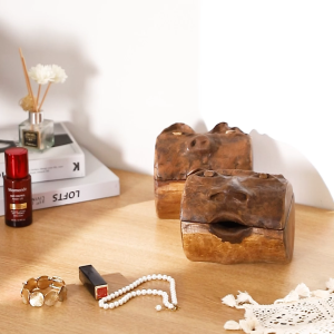 รูปแบบดั้งเดิมของไม้เนื้อแข็งแกะสลักด้วยมือใส่กระดาษสำหรับบรรจุกล่องกระดาษช่องเก็บของย้อนยุคโต๊ะวางนามบัตรกล่องเครื่องประดับ