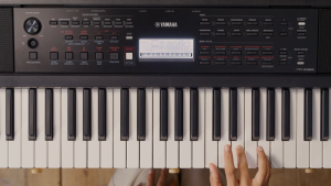 Yamaha PSR-E383 61 key Portable Keyboard Package B (PSR-E383 / PSRE383 / PSR383 / PSR 383)