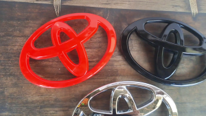 Logo Depan Toyota Innova Reborn 2016 - 2021 / Emblem Grill Depan Toyota Innova Reborn 2016 - 2021 / Logo innova