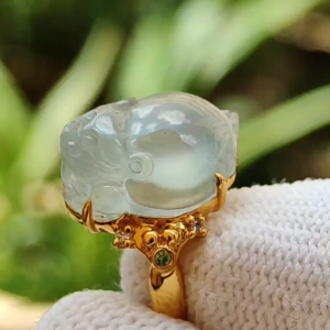 Premium Icy Natural Type A Jadeite Jade crafted as Three Legs Toad set on 18k Gold as Ring certificate weighs 3.25 grams measurement 14.2 * 10.9 * 7 mm Finger Size #8 (18kring26)