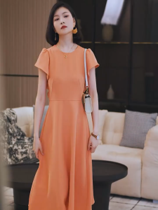 Đầm xoè cam nhẹ cổ tròn tay ngắn nhỏ đơn giản