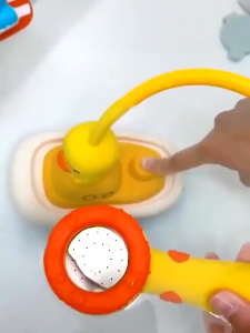 Kids Pool Sprinkler Bath Toys Kids Duck Sprinkler Toy Duck Shape Baby Shower Gift Set