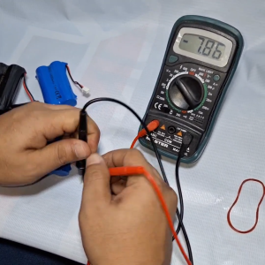 Baterai Remot Control RC Mainan Anak Baterai cas Li-ion 2x 18650 7.4V 6800mAh Soket HITAM - 2 pin