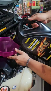 น้ำมันเครื่องดีเซล DUCKHAMS QX8 DIESEL COMMONRAIL 5W-40 น้ำมันเครื่องสังเคราะห์แท้ ยี่ห้อ Duckhams ( เลือกขนาด 6+2ลิตร / 6+1ลิตร / 6ลิตร ) +เสื้อยืด1ตัว) แถมฟรี! น้ำยาฟลัชชิ่งเครื่องยนต์ HKS DSR ขนาด 400ml.