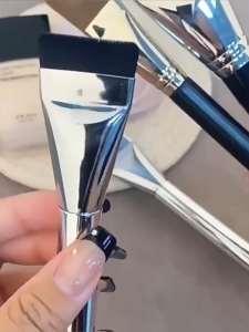 1pc Ultra Thin Flat Head Foundation Brush For BB Cream Concealer And Liquid Foundation Makeup Brush