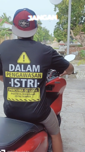 Kaos DALAM PENGAWASAN ISTRI kaos distro terbaru bahan pe soft combet 24s adem dan nyaman di pakai kaos kata-kata terbaru
