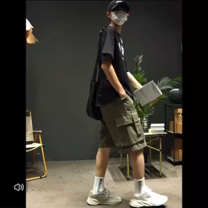 กางเกงขาสั้นลำลองผู้ชายหลายกระเป๋าเอวยางยืดสีทึบแฟชั่น ใส่สบาย