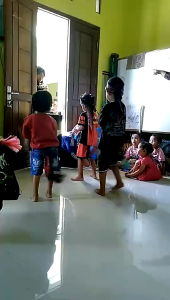 1 Set - Paket mainan anak jaranan kuda lumping anak + pecut/cambuk  + stelan baju size Paud-SD - KUDA LUMPING KHAS MADURA (Jaranan madura) - Kuda Kepang Jaranan TK
