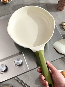 24CM不沾陶瓷平底锅：时尚牛油果绿色，轻松烹饪美食 24CM Non-Stick Ceramic Skillet: Stylish Avocado Green Effortlessly Cook Delicious Meals