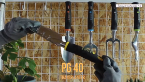 AT INDY ช้อนพรวนดินมีีสเกล Shovel With Scale PG40