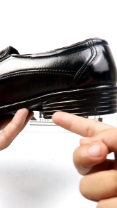 KAVILAZ true style yourself: Sepatu Pantofel Hitam Pria Formal Kantor Slop Leather kode Z7